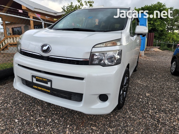 TOYOTA VOXY 2012, IMMACULATE CONDITION. CALL876-393-7625-2