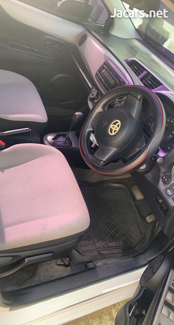 Toyota Vitz 1,3L 2012-7