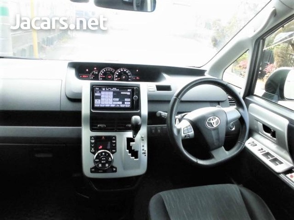 Toyota Noah 2,0L 2012-5