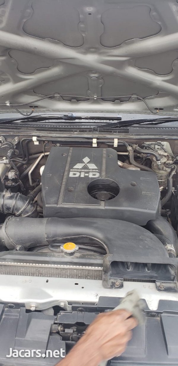 Mitsubishi Pajero 2,5L 2008-4