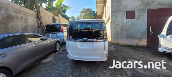 Toyota Voxy 2,0L 2014-4