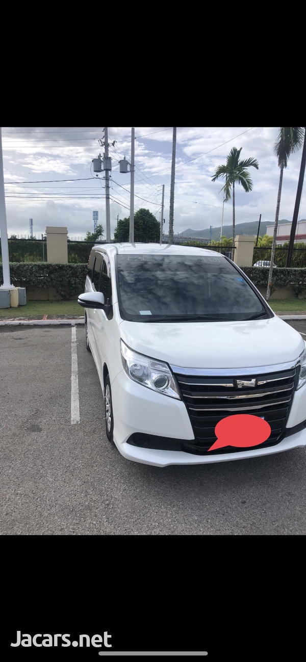 Toyota Noah 2,0L 2016-1