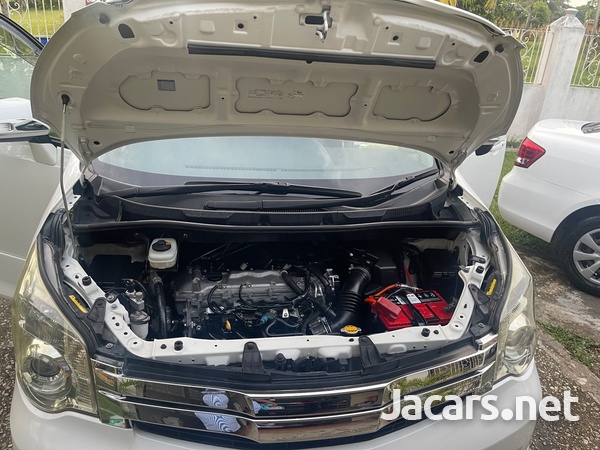 Toyota Noah 1,9L 2013-1