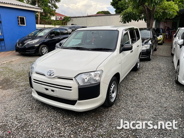 Toyota Probox 1,5L 2018-1