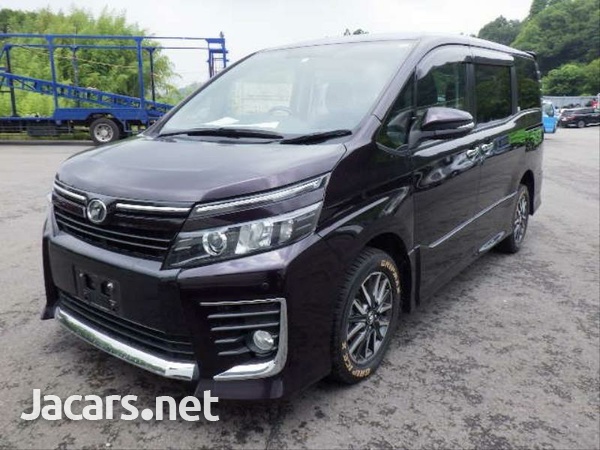 Toyota Voxy 2,0L 2014-1