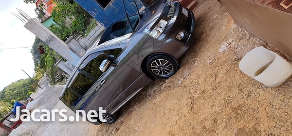 Toyota Voxy 2,0L 2012-2