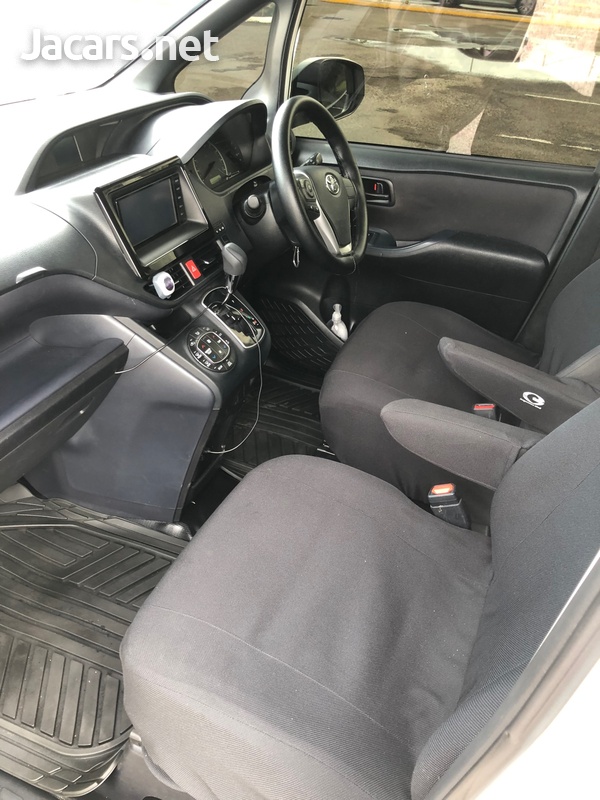 Toyota Noah 2,0L 2016-9