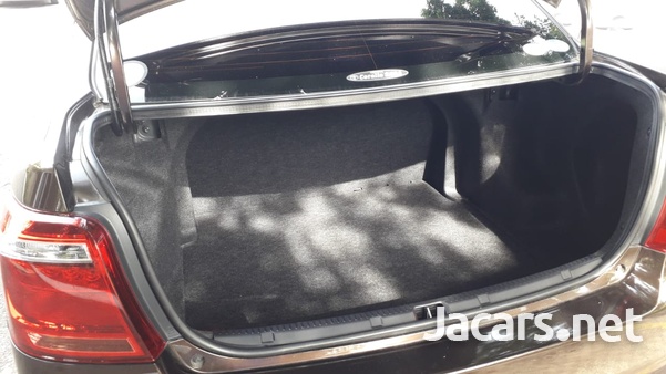 Toyota Axio 1,5L 2015-7