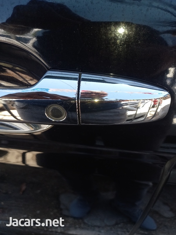 Toyota Voxy 2,0L 2012-5