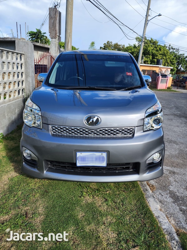 Toyota Voxy 2,0L 2013-2