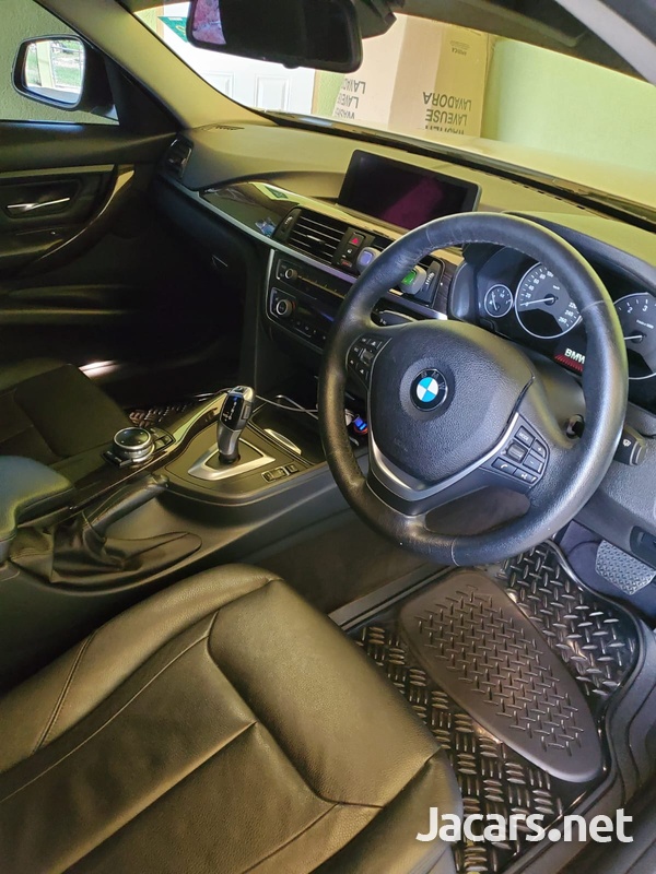 BMW 3-Series 2,0L 2015-4