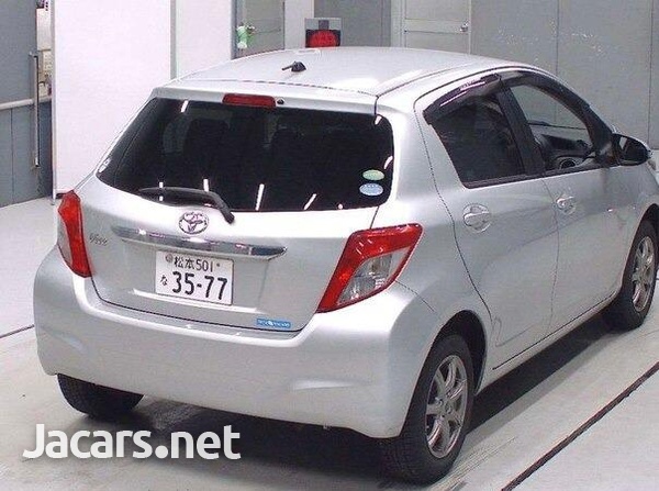 Toyota Vitz 1,0L 2013-5