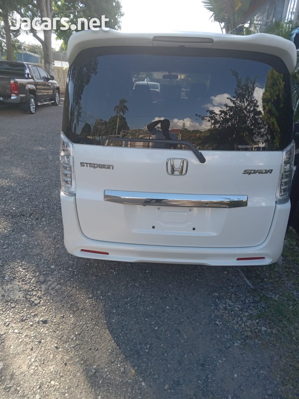 Honda Stepwgn 2,0L 2013-5