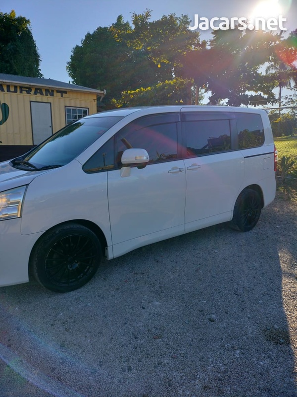 Toyota Noah 2,0L 2013-2