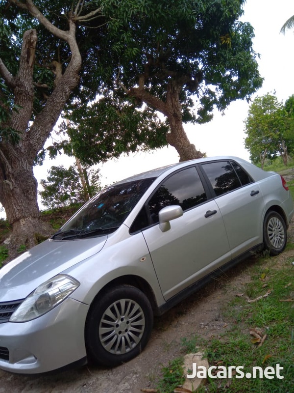 Nissan Tiida 1,8L 2012-4