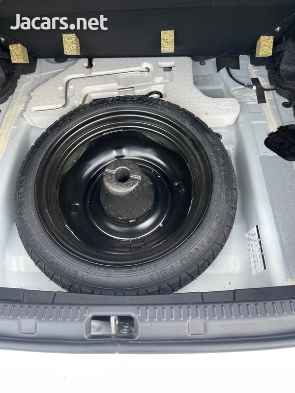 Toyota Axio 1,5L 2017-10