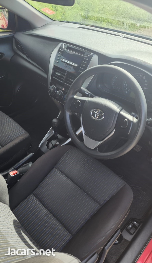 Toyota Yaris 1,3L 2020-4