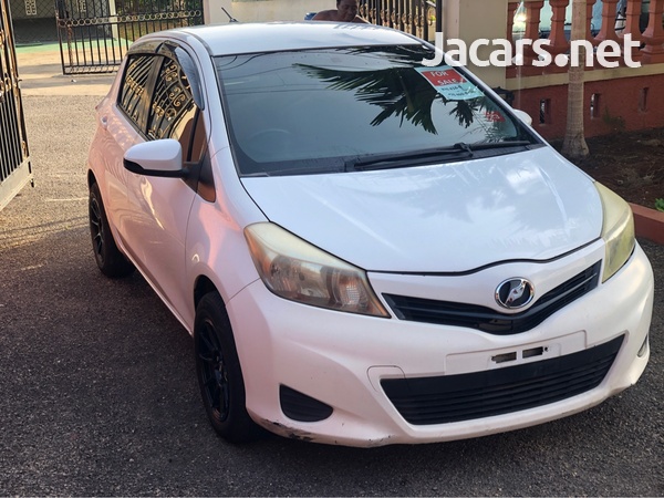 Toyota Vitz 1,3L 2012-1
