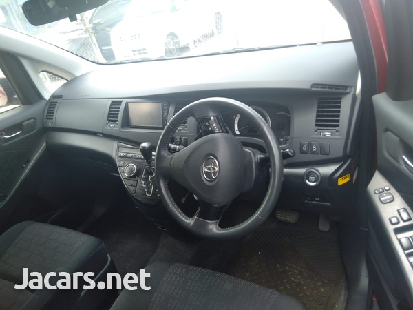 Toyota Isis 1,8L 2012-5