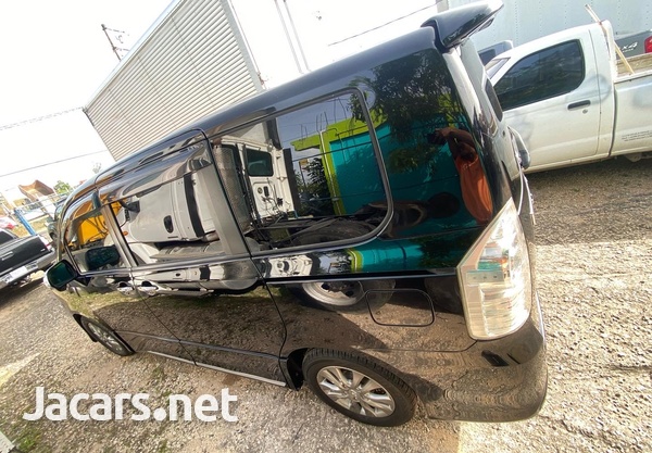 Toyota Voxy 2,0L 2012-4