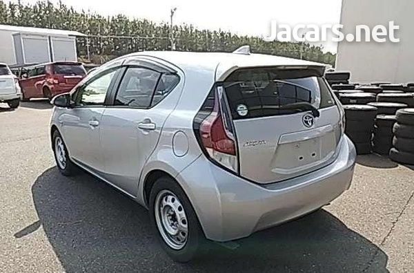 Toyota Aqua 1,5L 2017-3