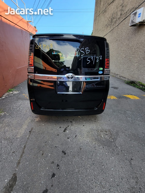 Toyota Voxy 2,0L 2018-4