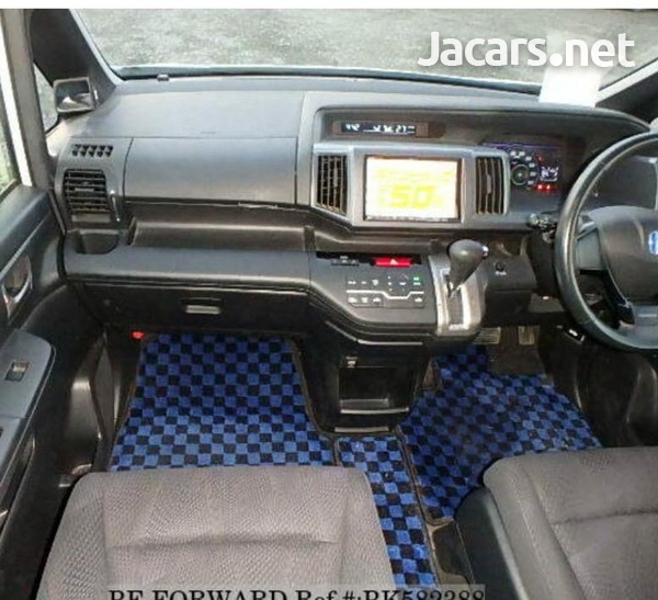 Honda Stepwgn Spada 2,0L 2012-4