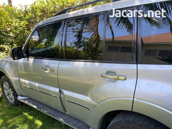 Mitsubishi Pajero 3,0L 2019-4