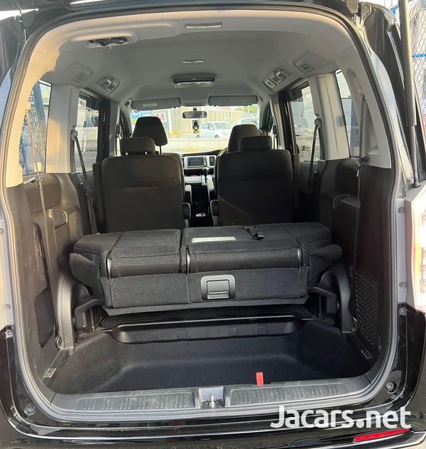 Honda Stepwgn Spada 2,0L 2013-7