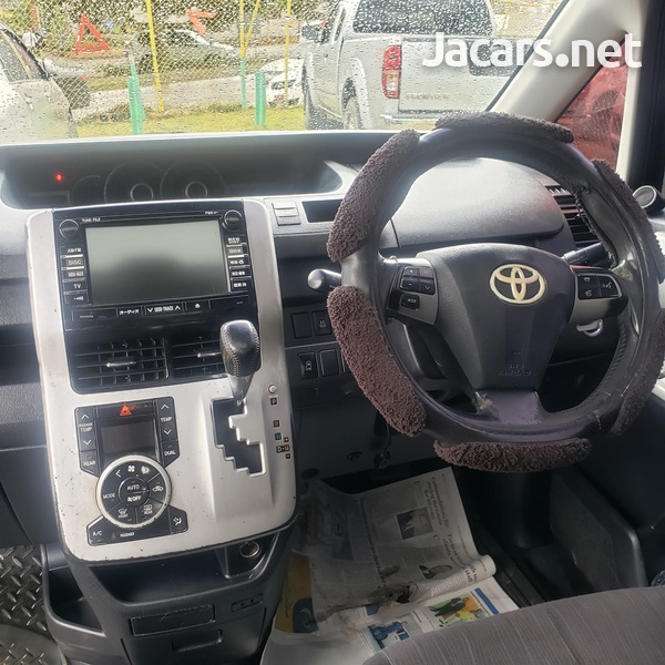 Toyota Voxy 2,0L 2010-2