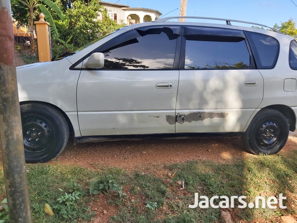 Toyota Ipsum 2,0L 2001-7