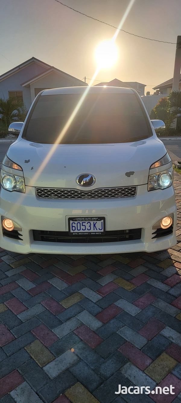 2012 Toyota Voxy ZS-12