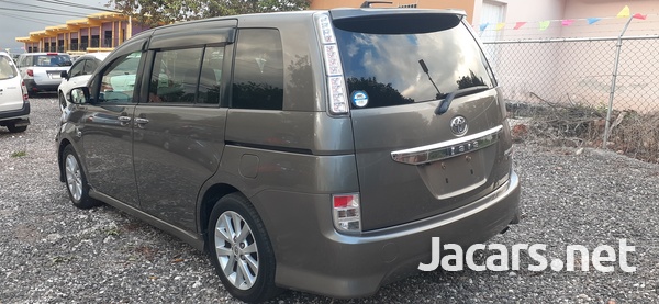 Toyota Isis 1,8L 2011-3