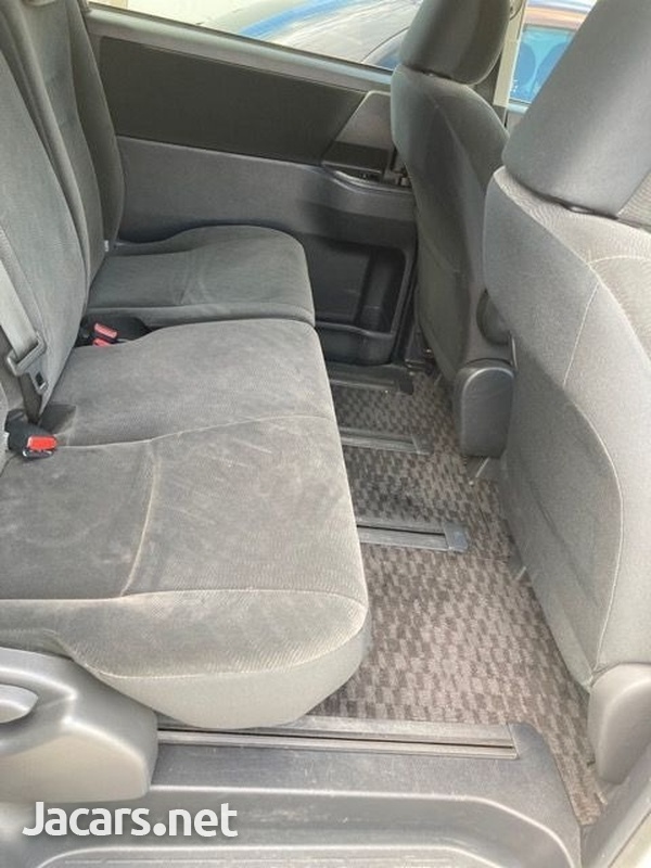 Toyota Voxy 1,8L 2013-7