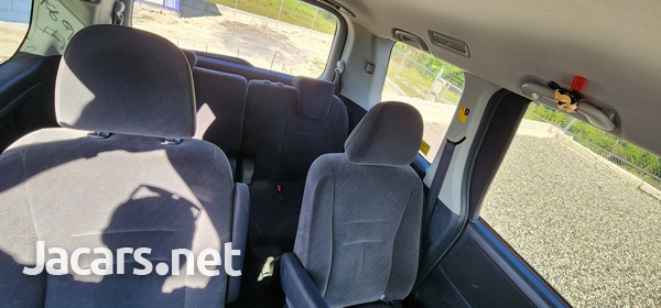 2013 Toyota Noah-10