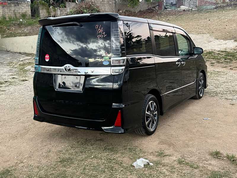Toyota Voxy 2,0L 2018 JA$3,750,000 №2495840 in Saint James - Voxy