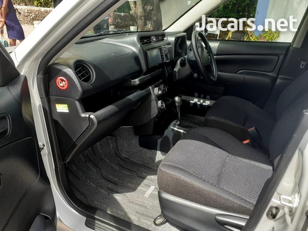 Toyota Probox 1,5L 2017-10