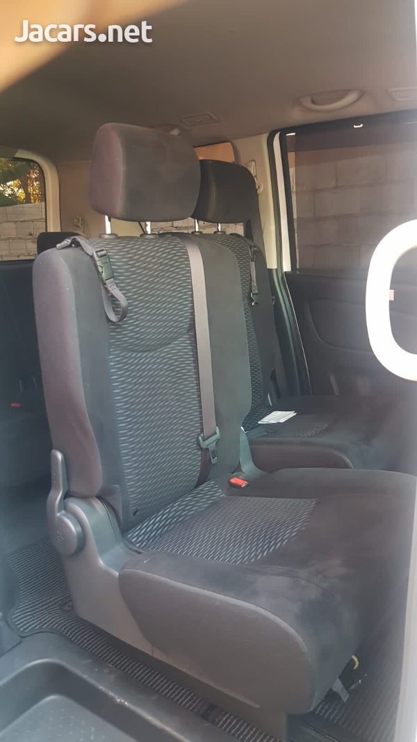 Nissan Serena 2,0L 2012-5
