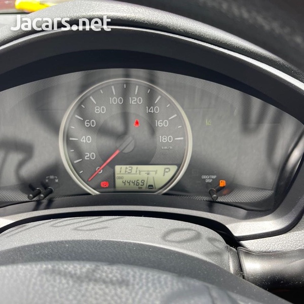 Toyota Axio 1,3L 2017-4
