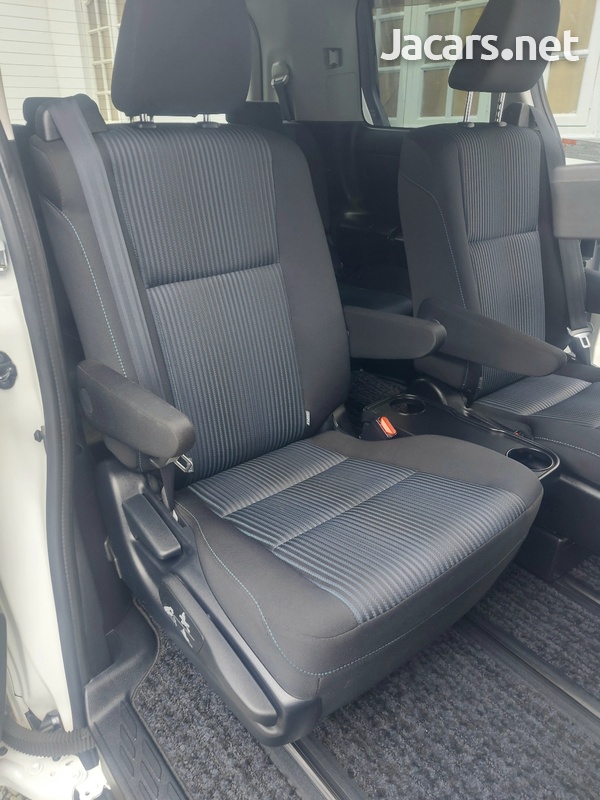 Toyota Noah 2,0L 2014-10