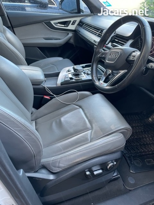 Audi Q7 2,0L 2016-10