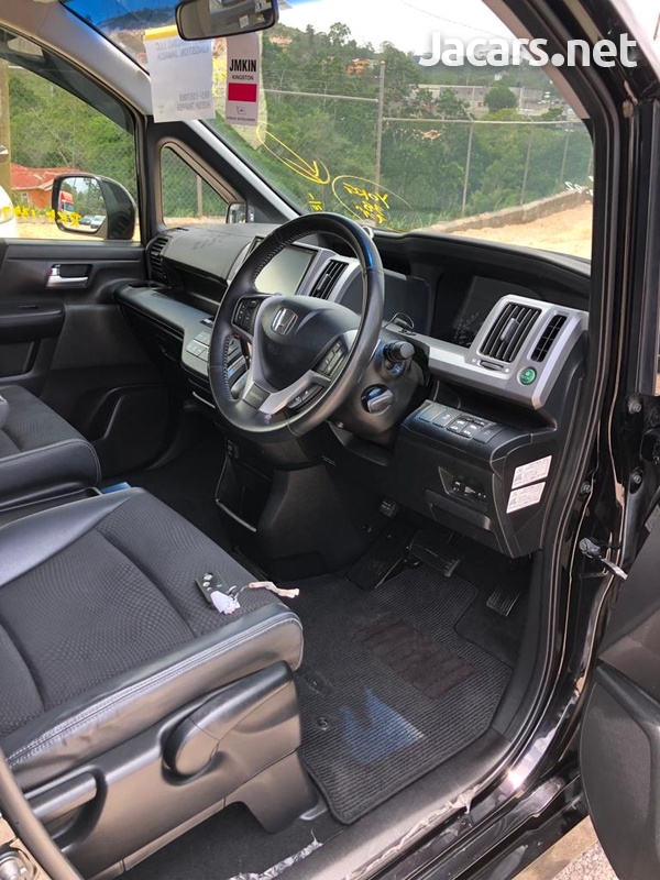 Honda Stepwgn Spada 2,0L 2013-9