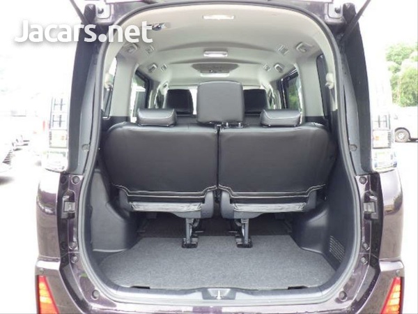 Toyota Voxy 2,0L 2014-6