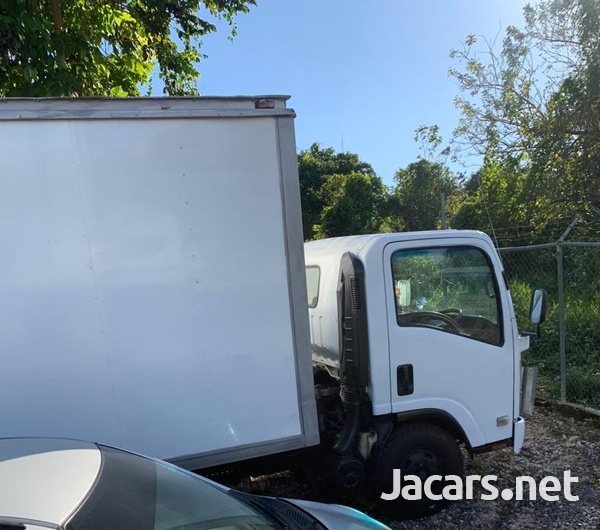 Isuzu Box Body Truck-4