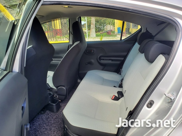 Toyota Aqua 1,5L 2016-7