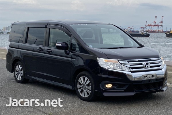 Honda Stepwgn Spada 2,0L 2013-1