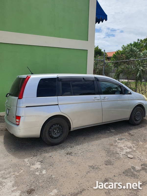 Toyota Isis 1,8L 2010-7