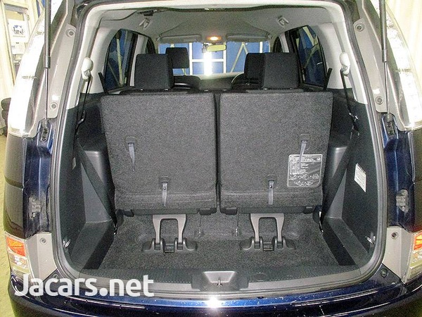 Toyota Isis 1,9L 2013-3