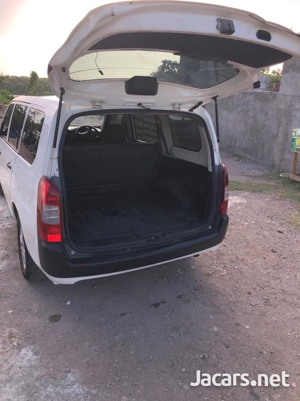 Toyota Probox 1,5L 2012-7