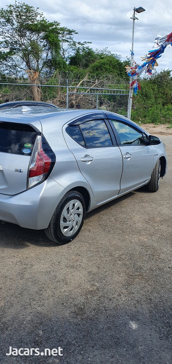 Toyota Aqua 1,5L 2017-8